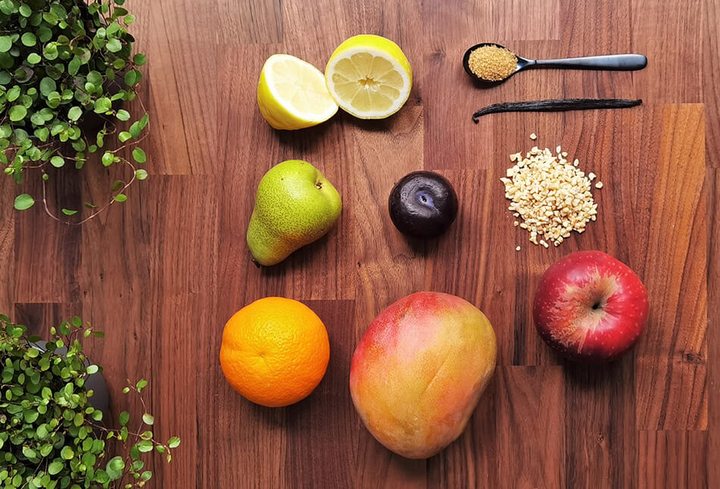 Zutaten für den Obstsalat mit Nüssen