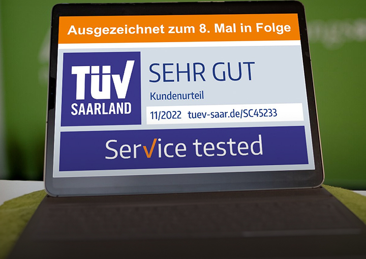 iPad mit Anzeige des TÜV-Siegels "SEHR GUT" Kundenurteil Service tested